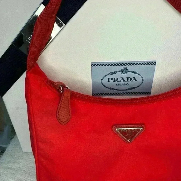 Prada Re-Edition 2000 Tessutto Mini Red Hobo Bag. - Picture 4 of 15